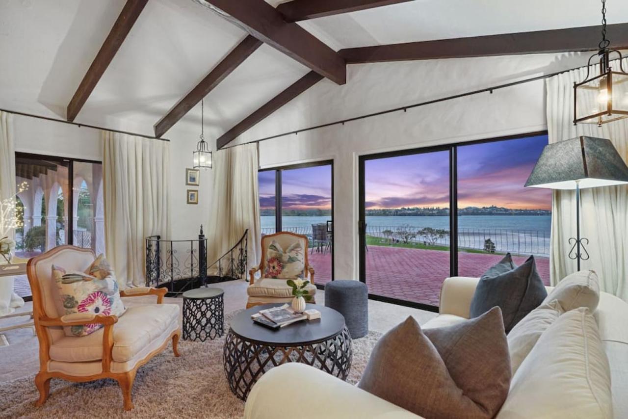 Magnificent Beachfront Mansion - Pool - Fireplace Auckland Esterno foto
