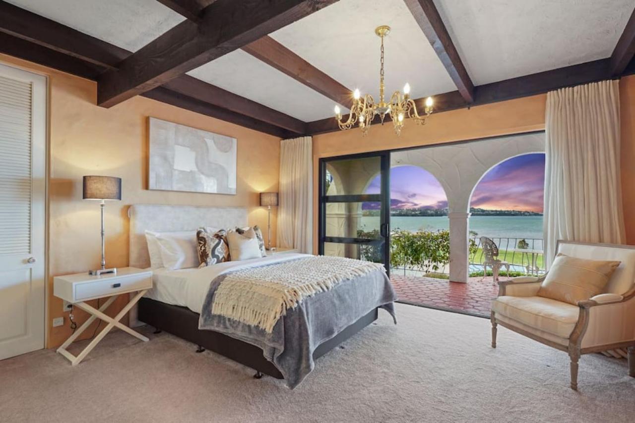 Magnificent Beachfront Mansion - Pool - Fireplace Auckland Esterno foto