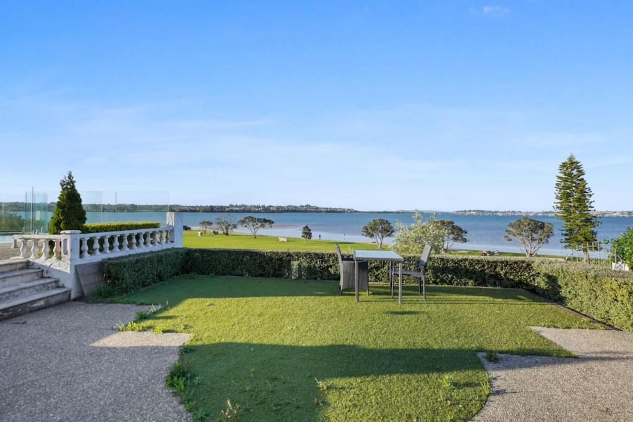 Magnificent Beachfront Mansion - Pool - Fireplace Auckland Esterno foto