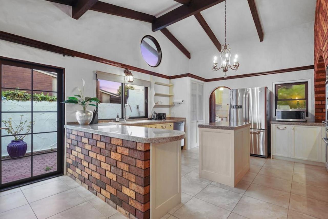 Magnificent Beachfront Mansion - Pool - Fireplace Auckland Esterno foto