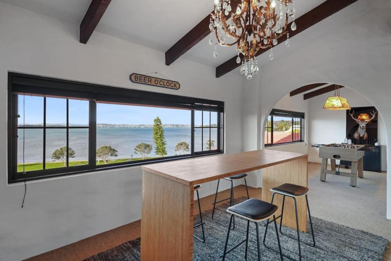 Magnificent Beachfront Mansion - Pool - Fireplace Auckland Esterno foto