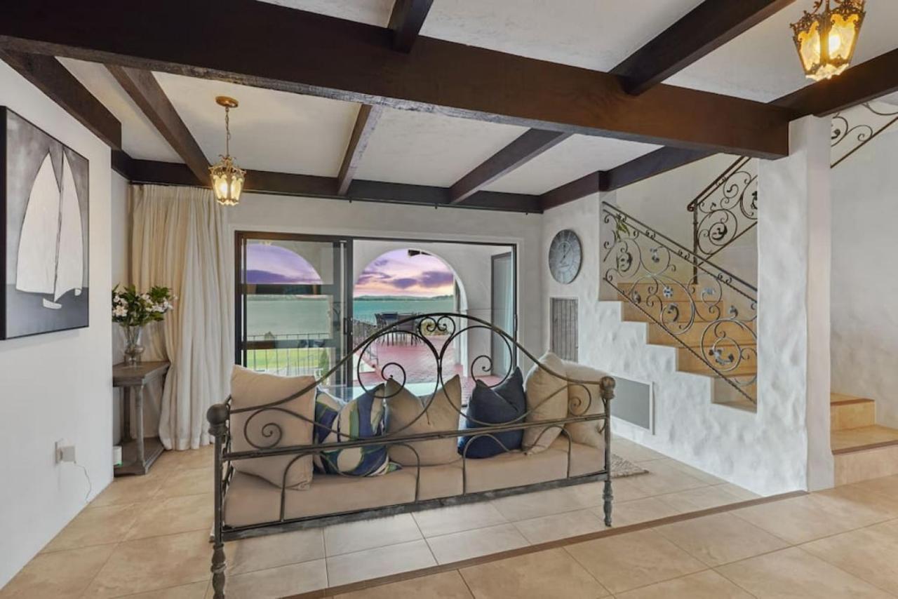Magnificent Beachfront Mansion - Pool - Fireplace Auckland Esterno foto