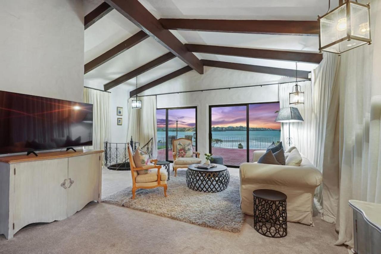 Magnificent Beachfront Mansion - Pool - Fireplace Auckland Esterno foto
