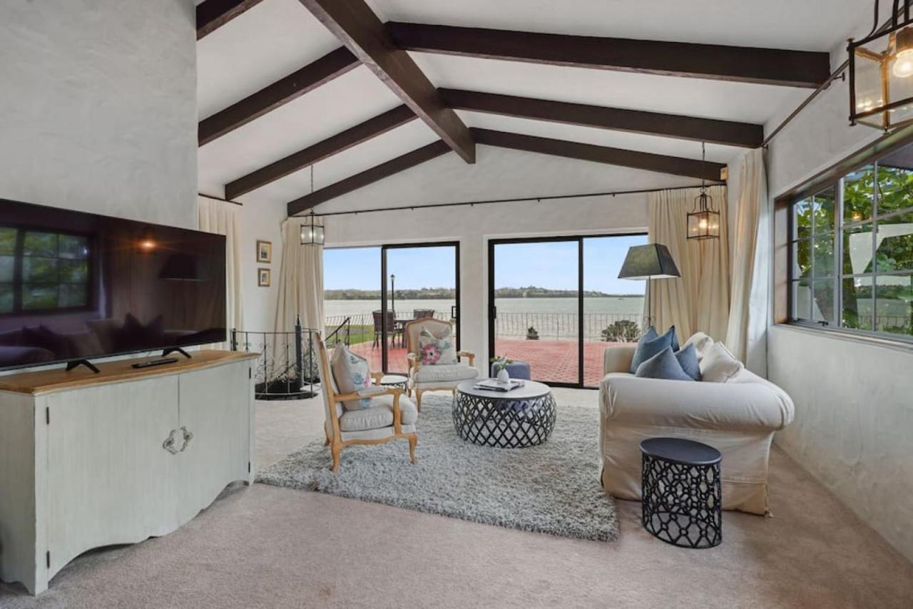 Magnificent Beachfront Mansion - Pool - Fireplace Auckland Esterno foto