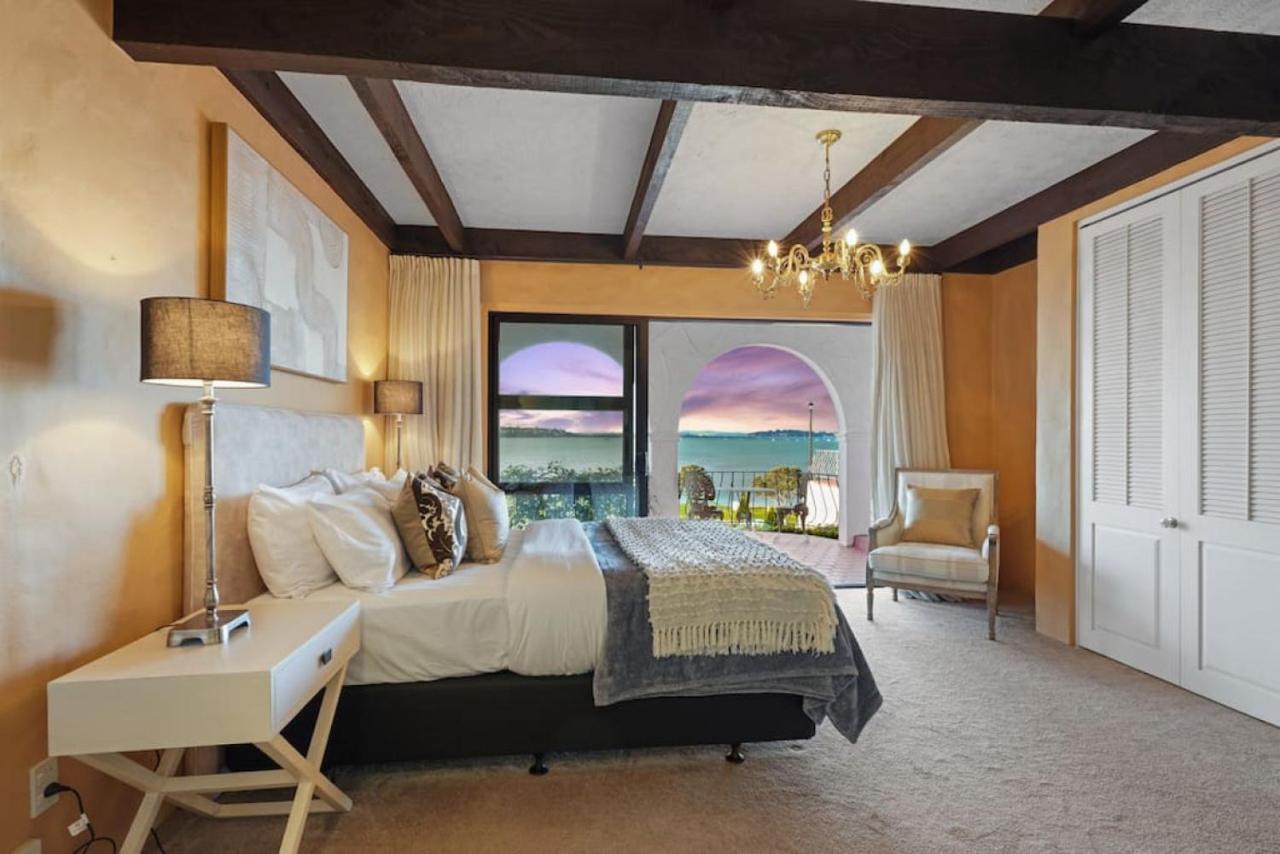 Magnificent Beachfront Mansion - Pool - Fireplace Auckland Esterno foto